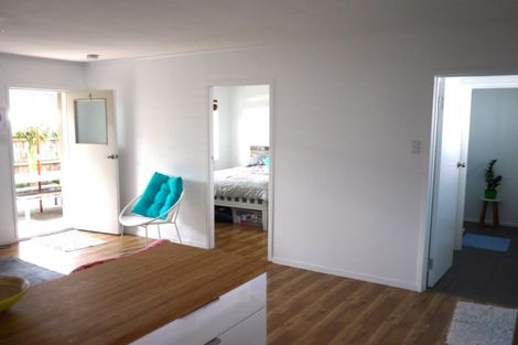 Photo of property in 4/28 William Bond Street, Stanley Point, Auckland, 0624