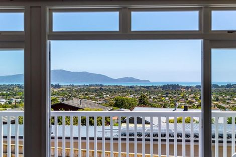 Photo of property in 18 Tui Crescent, Waikanae, 5036