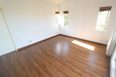 Photo of property in 2/879 East Coast Road, Northcross, Auckland, 0632