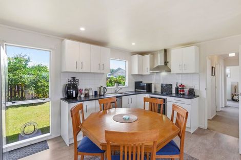 Photo of property in 2 Cargill Street, Levin, 5510