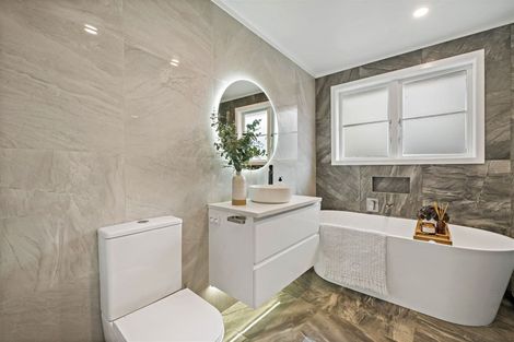 Photo of property in 15 Waione Avenue, Te Atatu Peninsula, Auckland, 0610