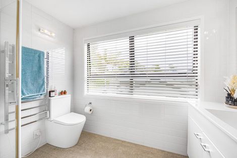 Photo of property in 36 Whangaparaoa Road, Red Beach, 0932