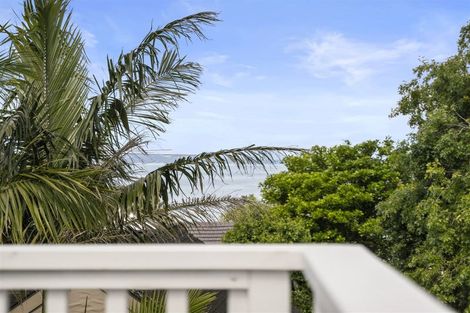 Photo of property in 5 Page Point, Mellons Bay, Auckland, 2014