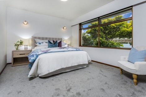 Photo of property in 58 Ravenwood Drive, Forrest Hill, Auckland, 0620