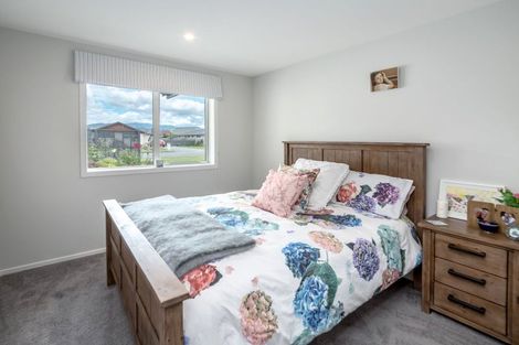 Photo of property in 28 Feist Street, Carterton, 5713