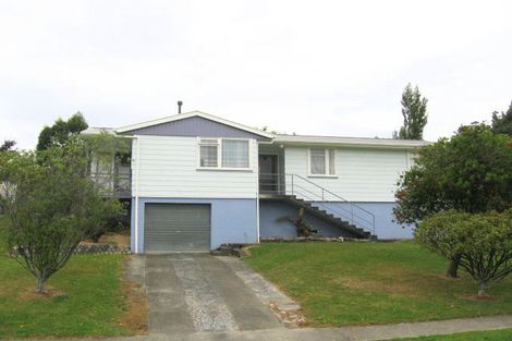 Photo of property in 28 Edelweiss Grove, Timberlea, Upper Hutt, 5018