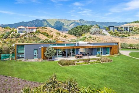 Photo of property in 40 Raukawa Road, Peka Peka, Waikanae, 5391