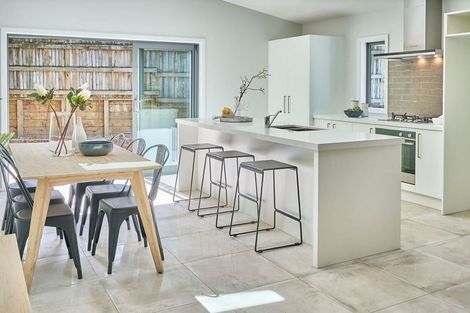 Photo of property in 5a Woodstock Place, Hokowhitu, Palmerston North, 4410