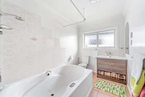 Photo of property in 69 Wade River Road, Stanmore Bay, Whangaparaoa, 0932