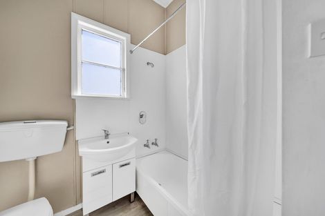 Photo of property in 27/27a Swansea Road, Stratford, 4332