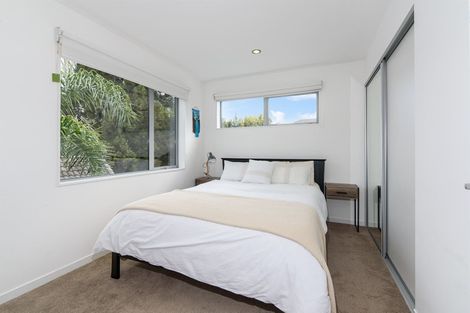 Photo of property in 6b Cronin Place, Beach Haven, Auckland, 0626