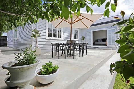 Photo of property in 9 Gillean Street, Havelock North, 4130