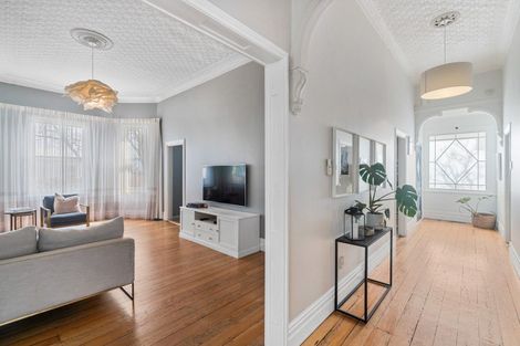 Photo of property in 37 Mozeley Avenue, Devonport, Auckland, 0624