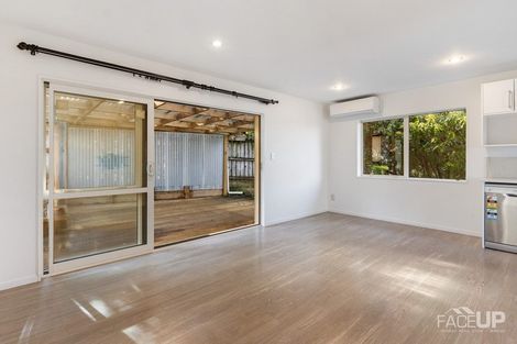 Photo of property in 4 Worthington Place, West Harbour, Auckland, 0618