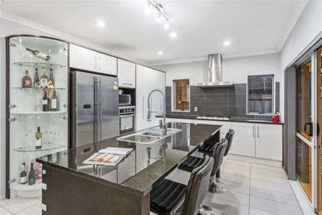 Photo of property in 2 Stamford Crescent, Flat Bush, Auckland, 2019