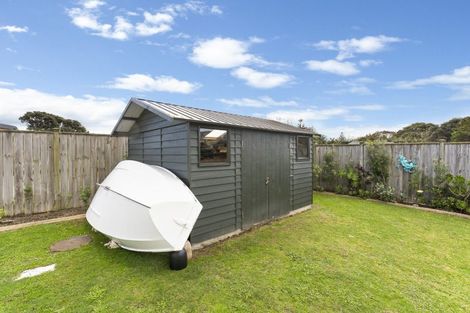 Photo of property in 32 Titoki Road, Waikanae Beach, Waikanae, 5036