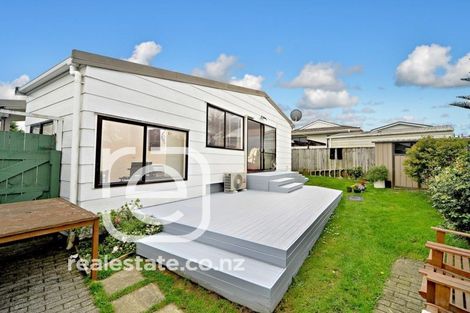 Photo of property in 1 Anglers Way, Wattle Downs, Auckland, 2103