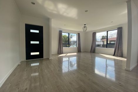 Photo of property in 1/31a Colwill Road, Massey, Auckland, 0614