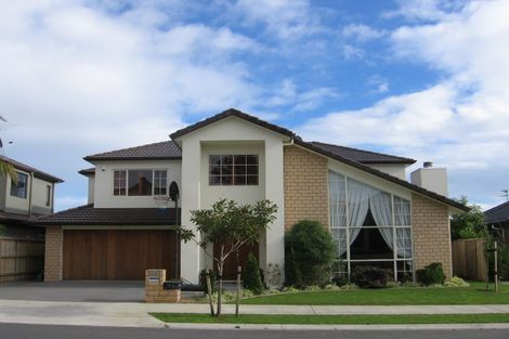 Photo of property in 24 Bridgefield Crescent, Flat Bush, Auckland, 2016