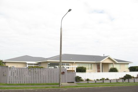 Photo of property in 1 Bandon Grove, Bell Block, New Plymouth, 4312
