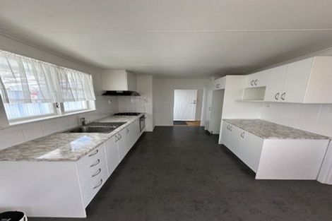Photo of property in 2/8 Valdale Road, Henderson, Auckland, 0610