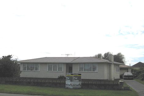 Photo of property in 5 Tongariro Street, Castlecliff, Whanganui, 4501