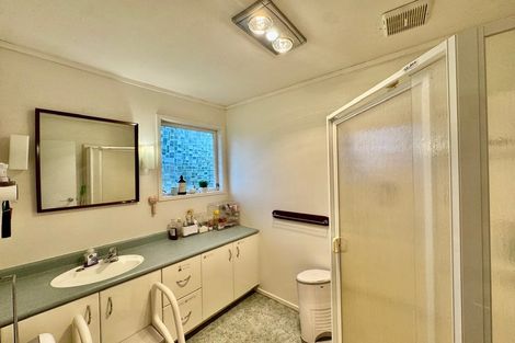 Photo of property in 61 Waimumu Road, Massey, Auckland, 0614