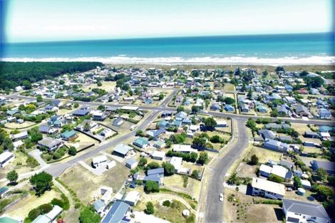 Photo of property in 13 Aranui Avenue, Waitarere Beach, Levin, 5510