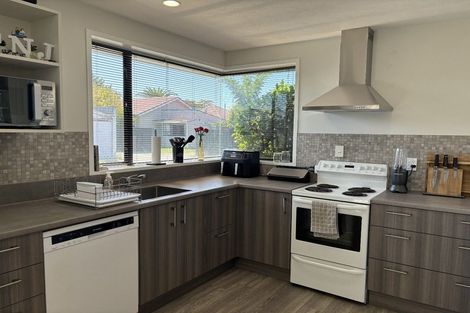 Photo of property in 2/21b Northcote Road, Northcote, Christchurch, 8052