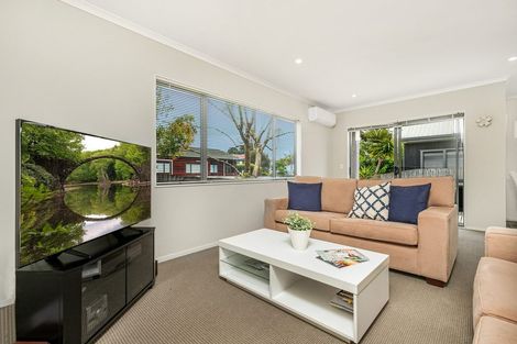 Photo of property in 2/28 Holiday Road, Stanmore Bay, Whangaparaoa, 0932