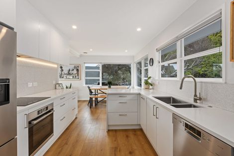 Photo of property in 1/21 Deuxberry Avenue, Northcote, Auckland, 0627