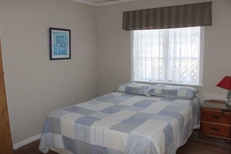 Photo of property in 75 Victoria Street, Carterton, 5713