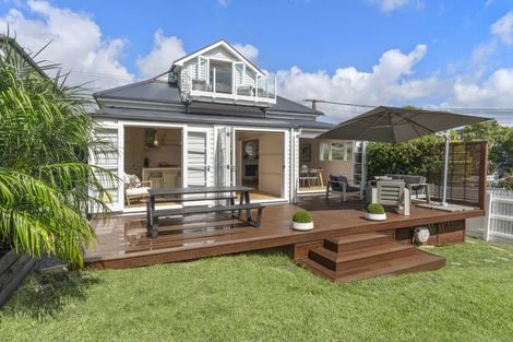 Photo of property in 8 Rutland Road, Stanley Point, Auckland, 0624