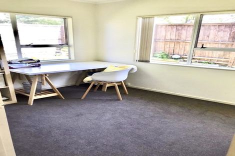 Photo of property in 1 Remus Place, Totara Vale, Auckland, 0629