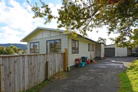 Photo of property in 5 Edelweiss Grove, Timberlea, Upper Hutt, 5018