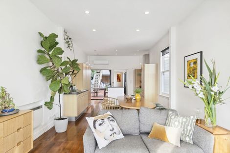 Photo of property in 19 Shannon Street, Mount Victoria, Wellington, 6011