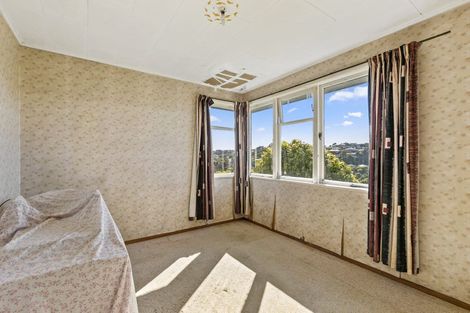 Photo of property in 106 Ruskin Road, Newlands, Wellington, 6037