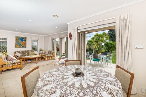 Photo of property in 8/126 Whangaparaoa Road, Red Beach, 0932