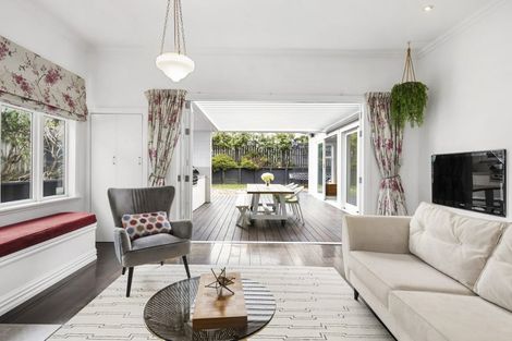 Photo of property in 28 Trent Street, Island Bay, Wellington, 6023