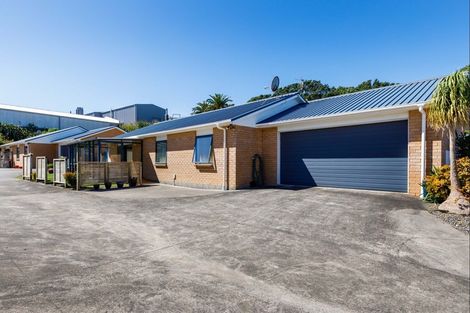 Photo of property in 9a Simons Street, Moturoa, New Plymouth, 4310