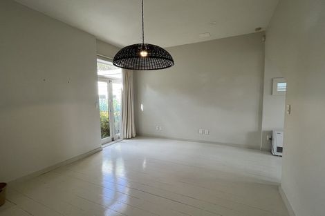 Photo of property in 14 Edge Hill, Mount Victoria, Wellington, 6011