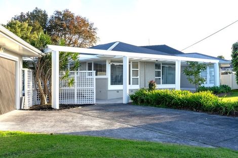Photo of property in 33 Covil Avenue, Te Atatu South, Auckland, 0610