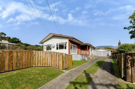 Photo of property in 102 Ruapehu Street, Paraparaumu, 5032