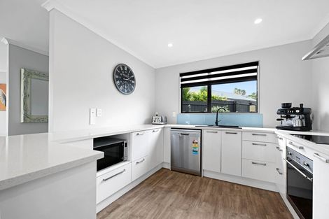 Photo of property in 16 Palm Grove Drive, Western Heights, Hamilton, 3200