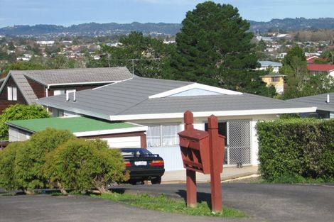 Photo of property in 2/18 Moxham Grove, Massey, Auckland, 0614