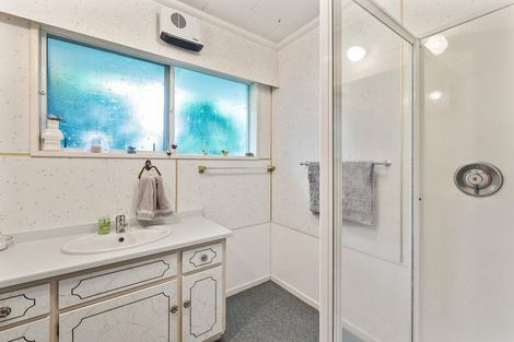 Photo of property in 5 Wakefield Grove, Waikanae, 5036