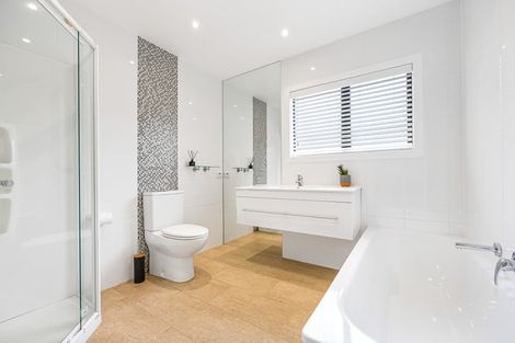 Photo of property in 36 Whangaparaoa Road, Red Beach, 0932