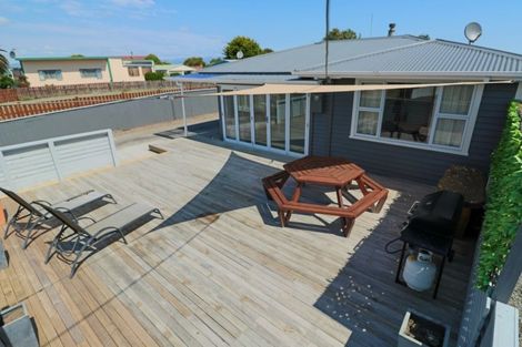 Photo of property in 6 Hennessy Street West, Foxton Beach, Foxton, 4815