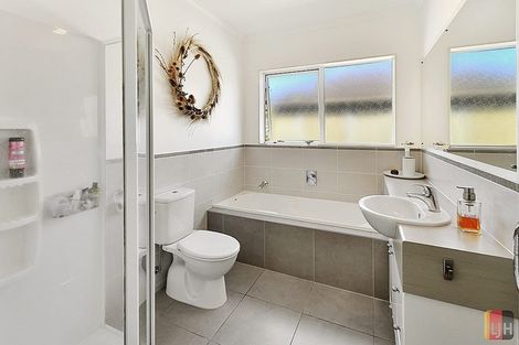 Photo of property in 50 Stranraer Crescent, Wattle Downs, Auckland, 2103