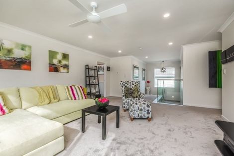 Photo of property in 15 Tawa Place, Orewa, 0931